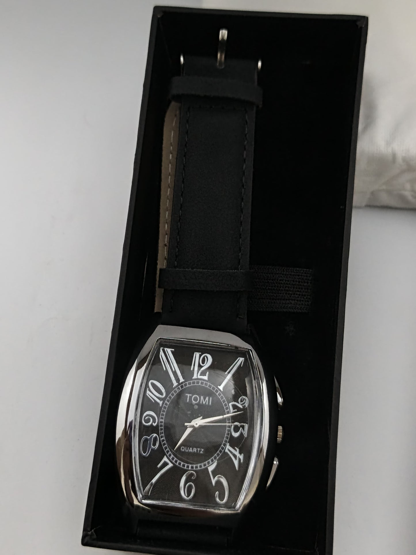 Tomi Quartz Watch With Bold Premium Dial