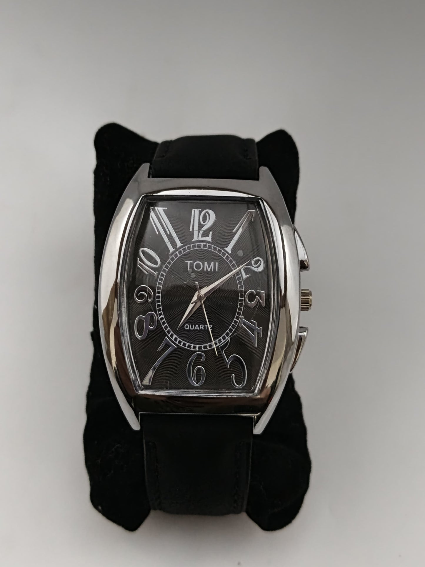 Tomi Quartz Watch With Bold Premium Dial