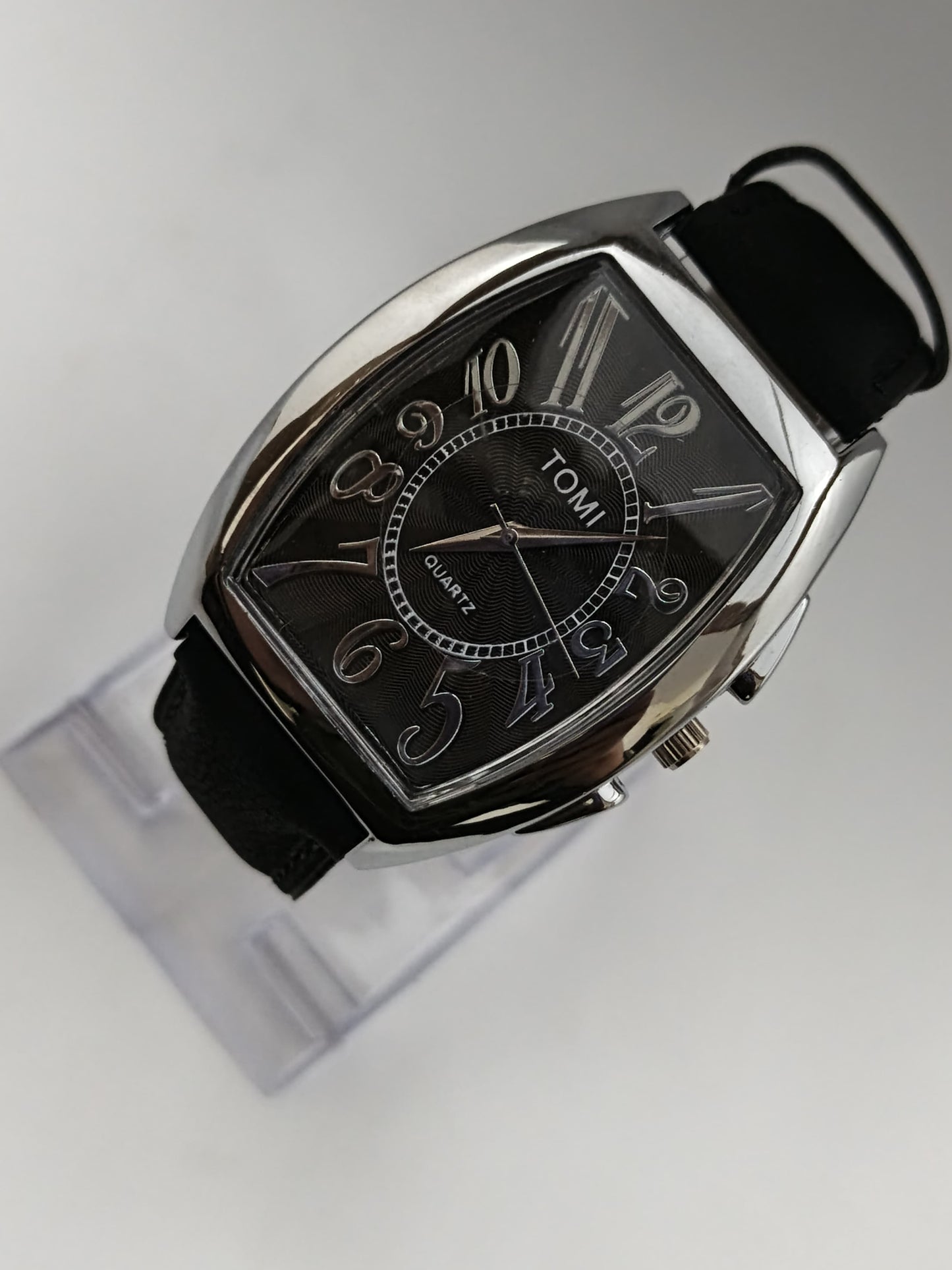 Tomi Quartz Watch With Bold Premium Dial